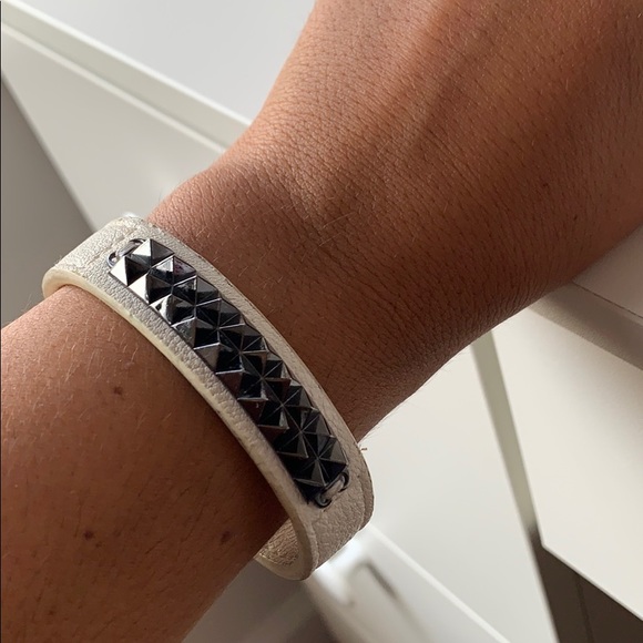 Off white studded bracelet - Picture 3 of 3